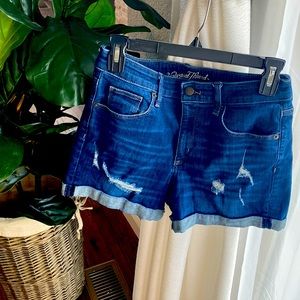 Universal Thread Distressed Shorts size 8/29